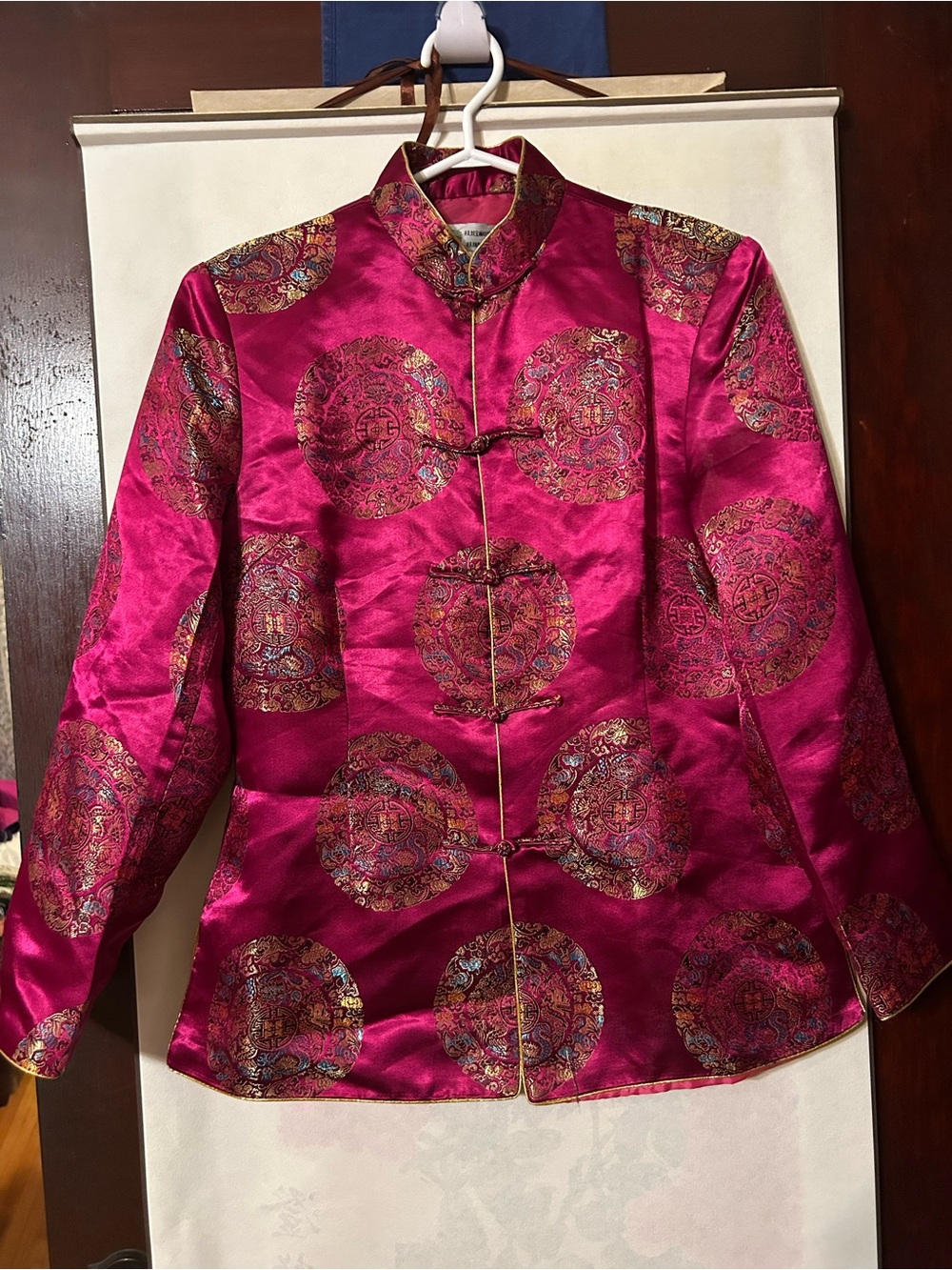 Women's Satin Mandarin Collar Jacket in Fuchsia with Gold Medallion, L fit M